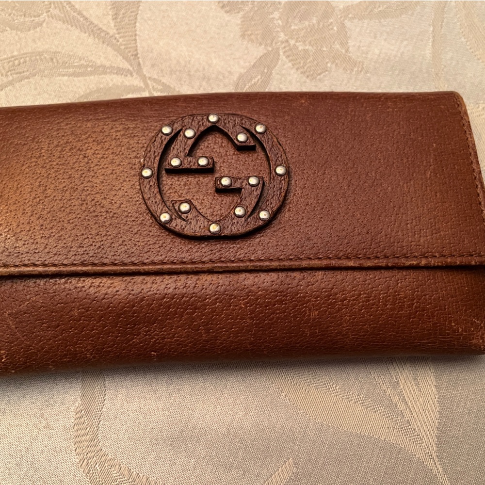 Gucci Leather Double Hook Interlocking G brown wallet.